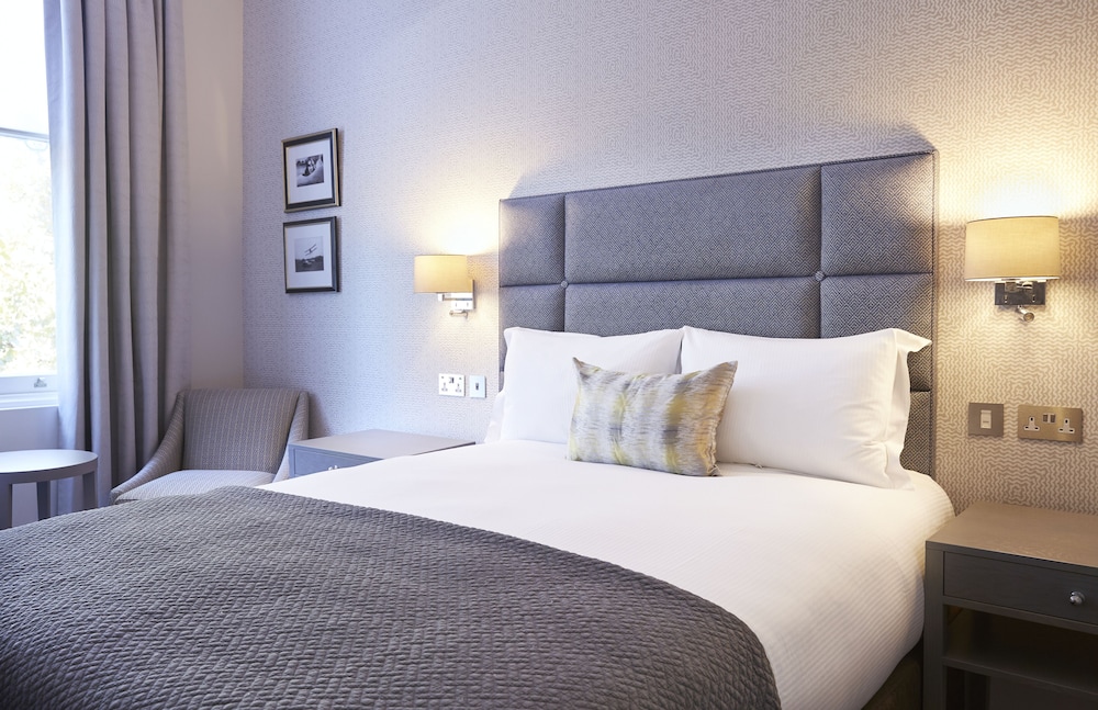 54 Queens Gate Hotel 12/50
