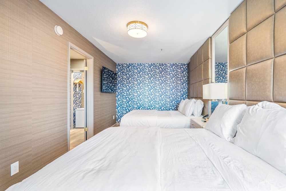 DELUXE, SUITE, 2 QUEEN BEDS, POOL VIEW