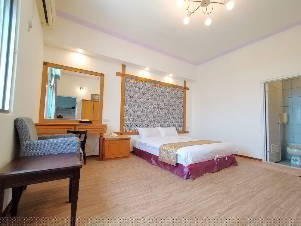 Tau Tau Chu Hotel 38/66
