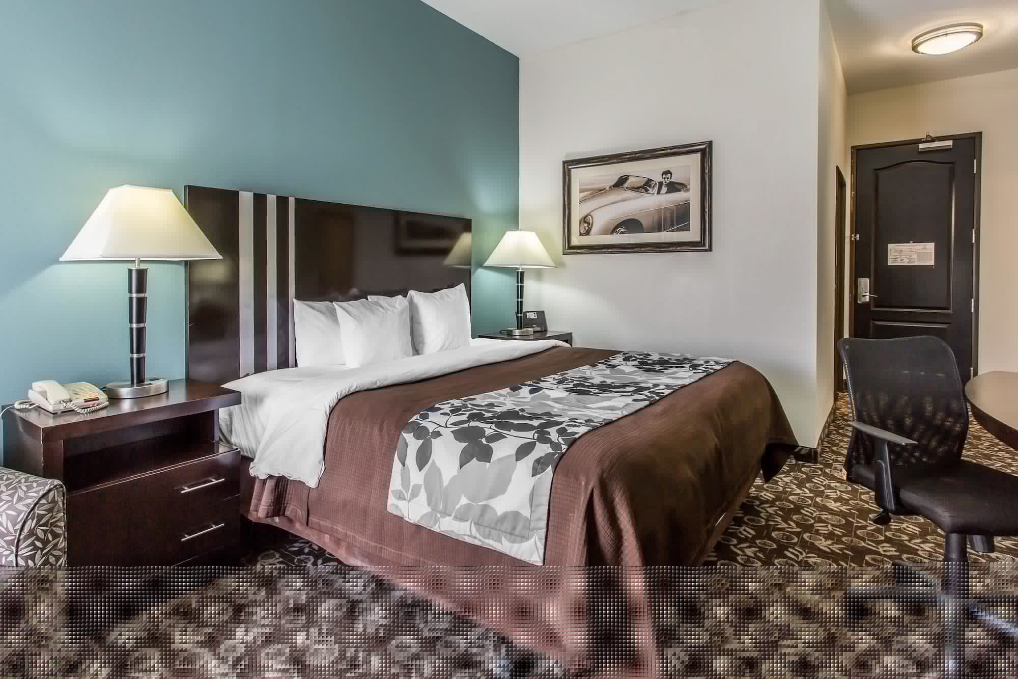 غرفة بسرير كينج لذوي الإعاقة، Sleep Inn & Suites West Medical Center 4/8