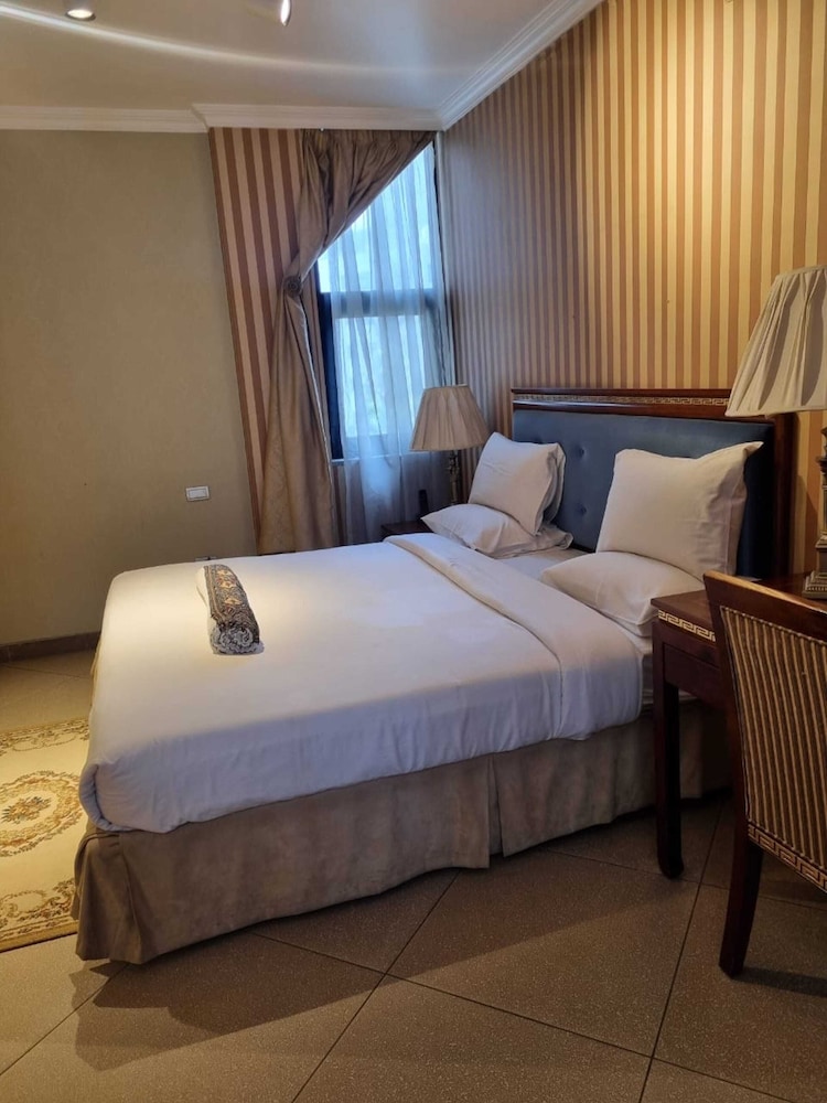 The Residence Suite Hotel 4/42