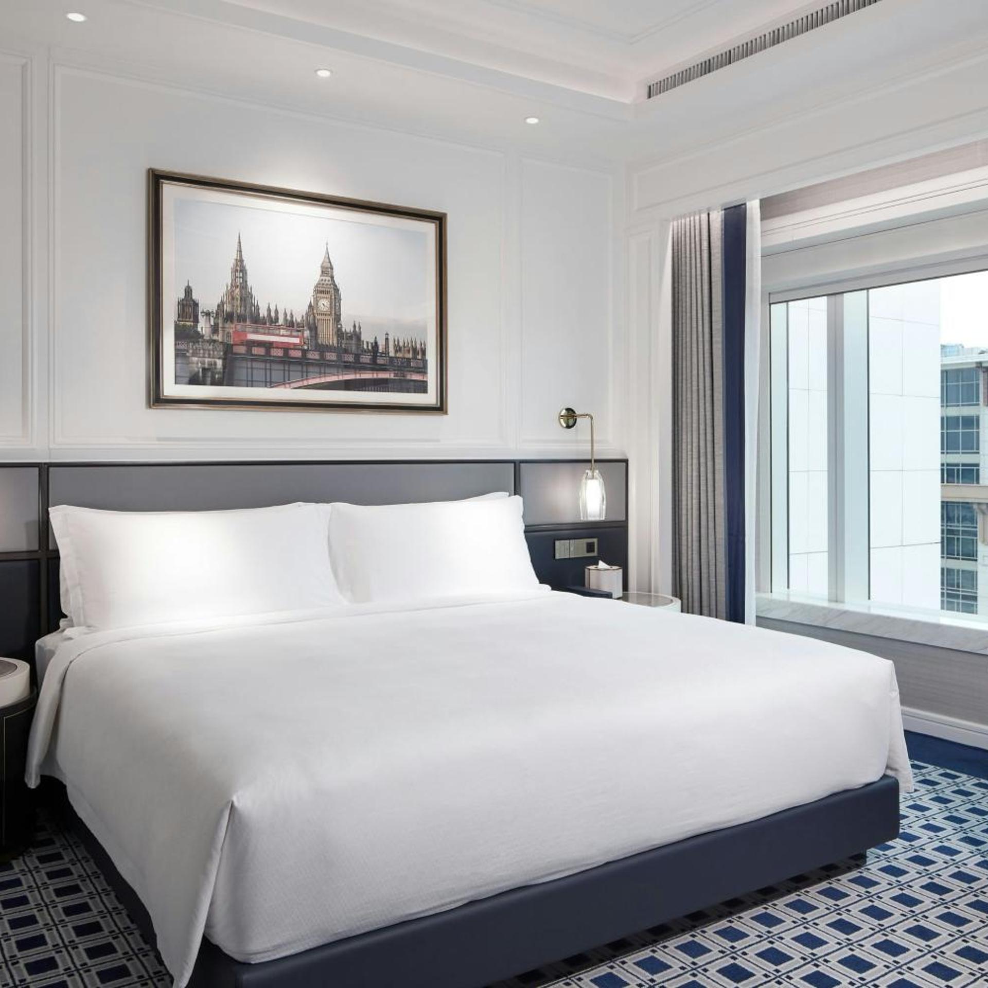2 Bedrooms, Tudor, Suite, City View