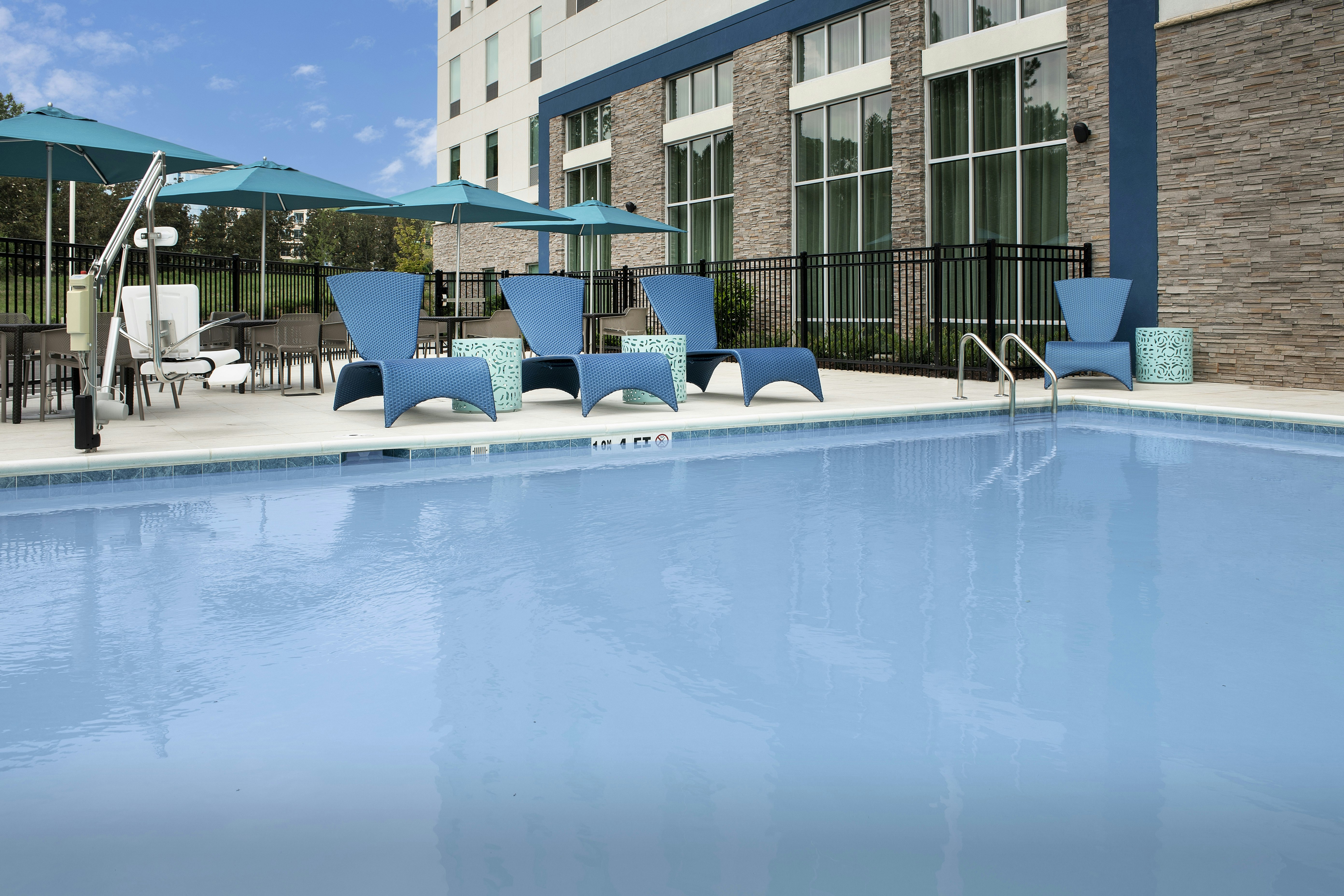 Hampton Inn Suites Charlotte Airport Lake Pointe 38/38