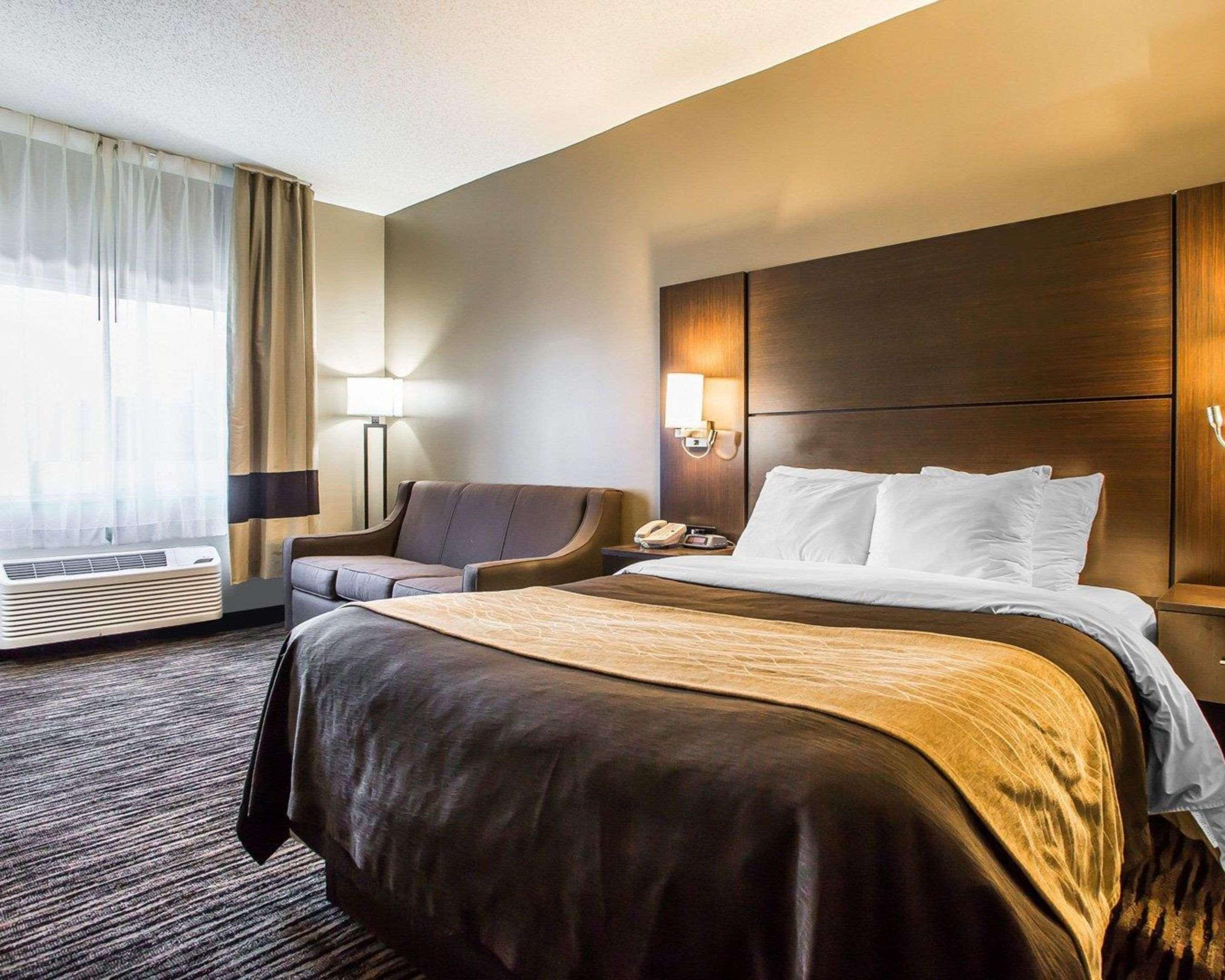 ROOM, QUEEN BED, ACCESSIBLE