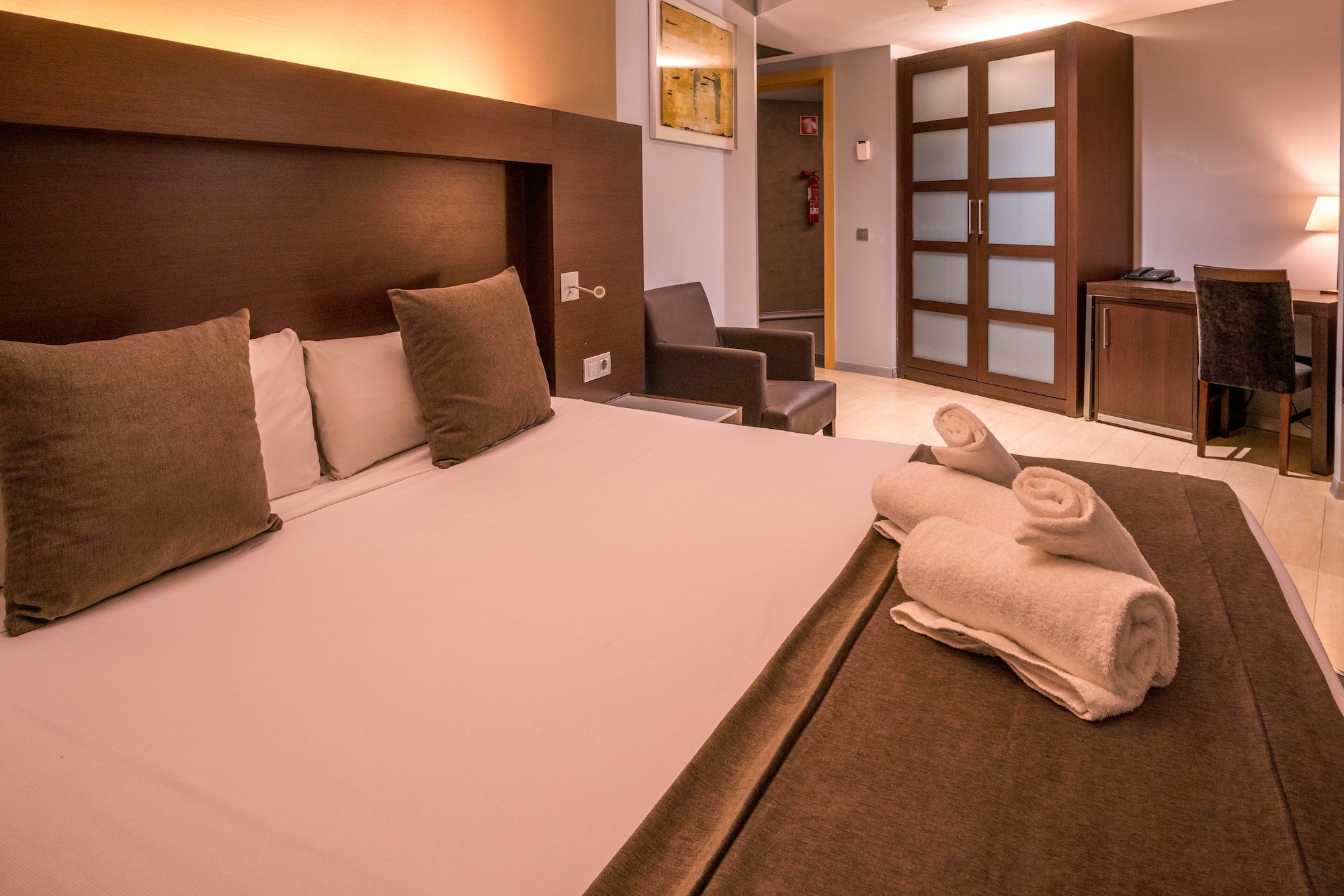 غرفة قياسية بسريرين منفصلين، Madanis Hotel 3/10