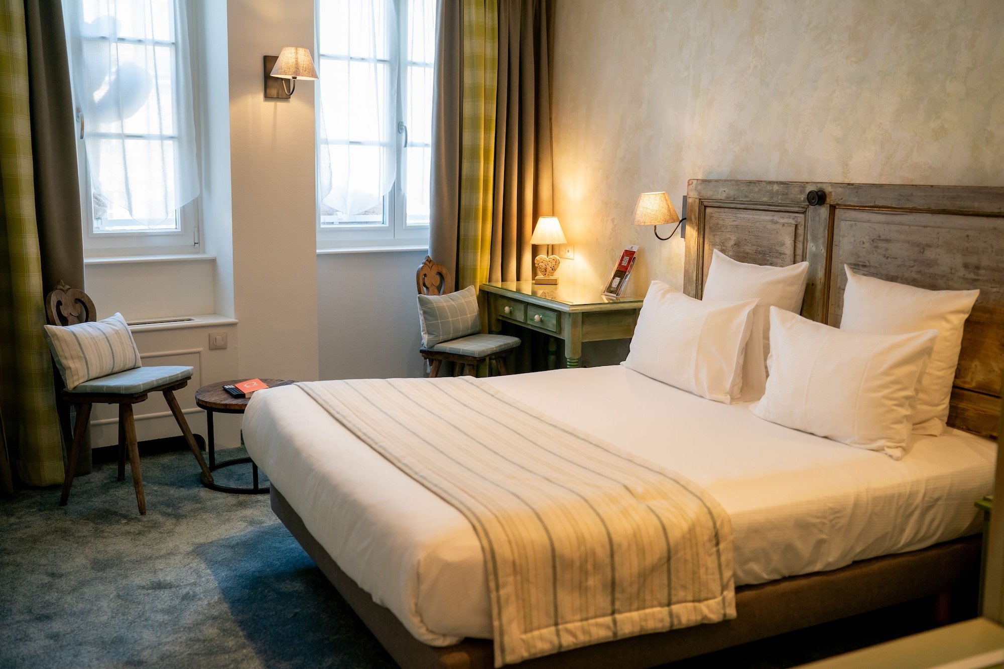 Charming, Double Bed, Jetted Tub