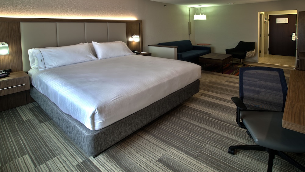 Holiday Inn Express Suites Evansville North 9/31