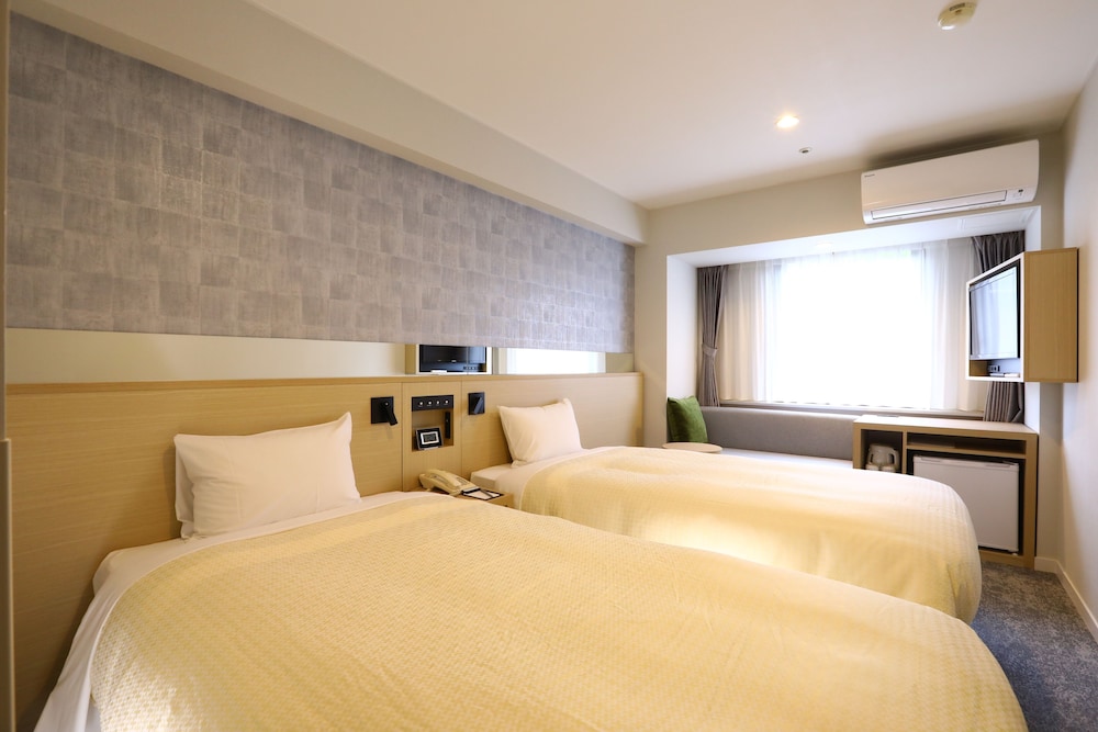 ROOM, TWIN BEDS