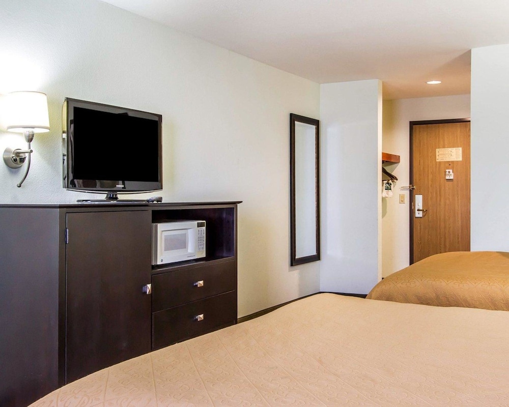 Quality Inn Pontiac 24/52
