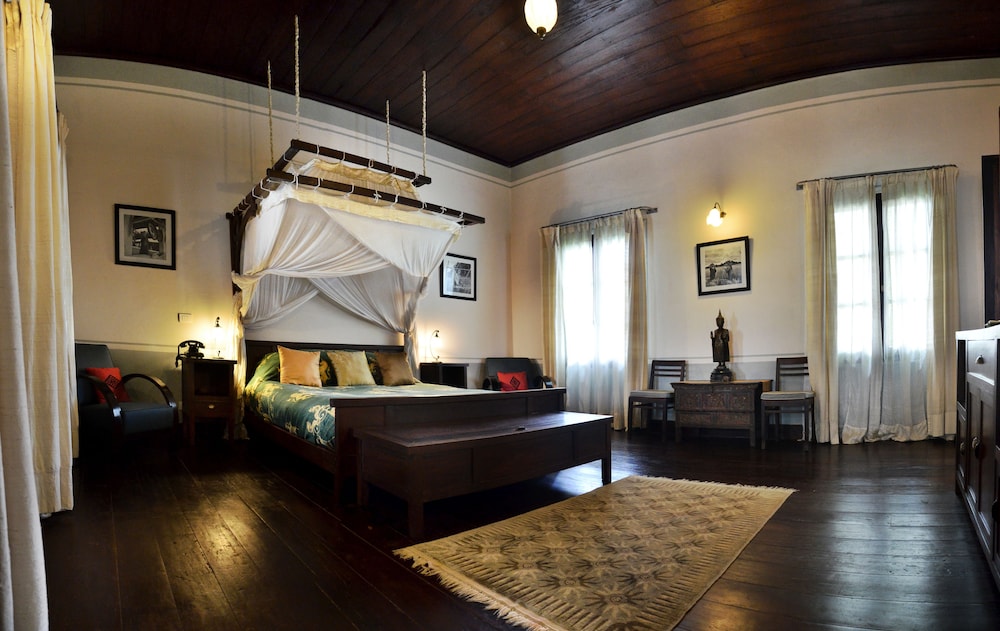 Satri House 11/74