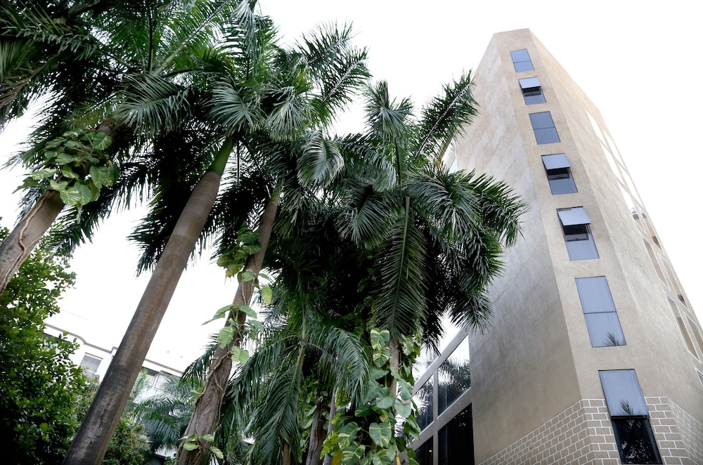 Hotel Mumbai House 32/33