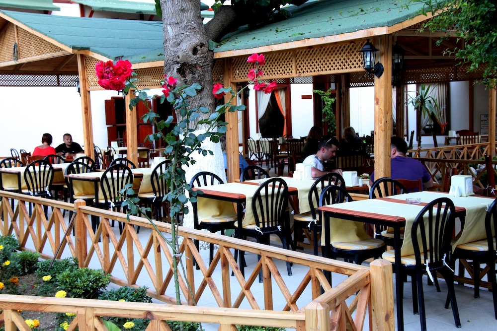Idyros Hotel 25/50