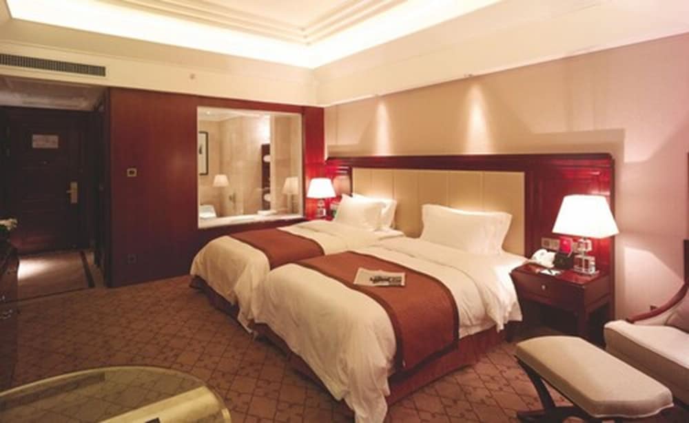 DELUXE, TWIN BEDS