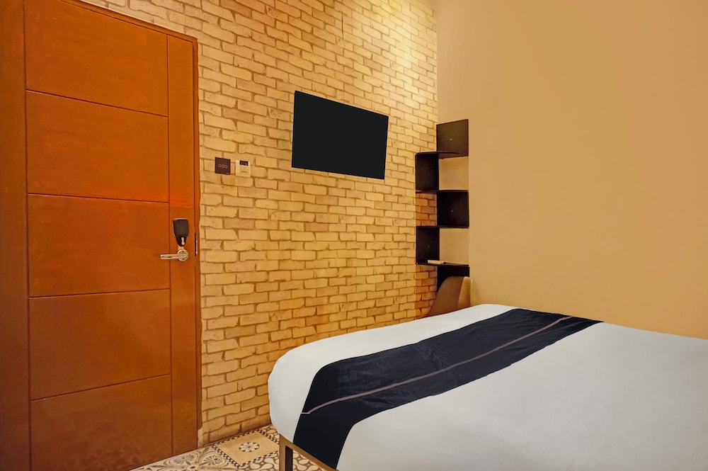 Hotel O near Ringroad City Walk XXI formerly Mitrotel Medan 26/39