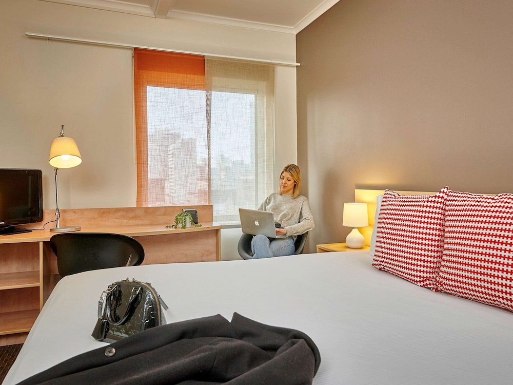 IBIS PERTH 14/70