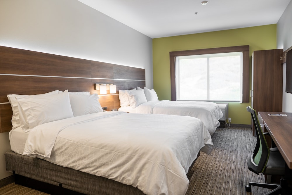 Holiday Inn Express And Suites Lake Forest 20/55