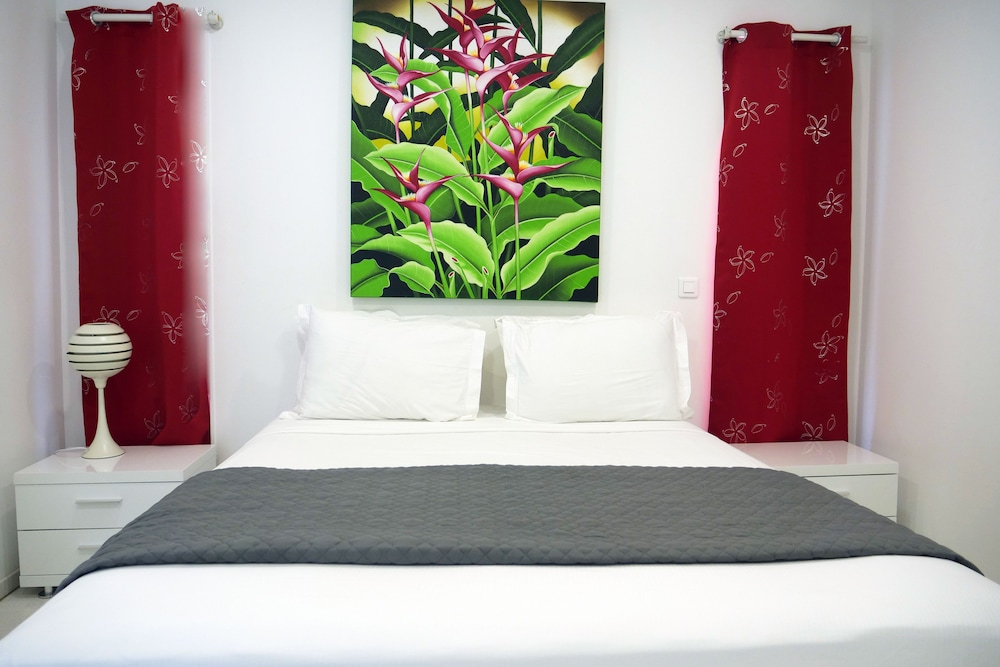 Moorea Sunset Beach 13/50