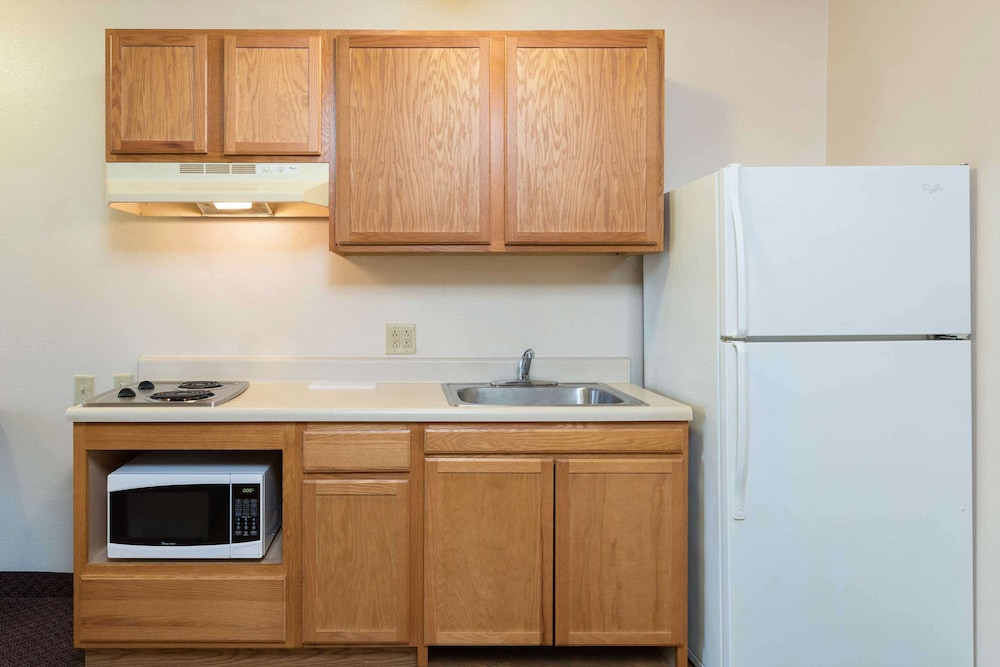 WoodSpring Suites Tyler Rose Garden 18/23