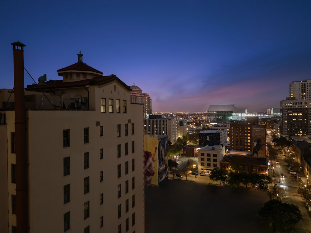 Moxy Houston Downtown 2/50