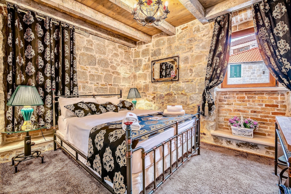 Historic Plaza Varos Split - Adults Only 8/57