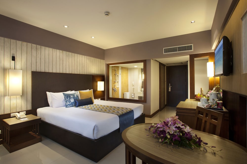 Courtyard by Marriot Phuket Patong Beach 25/65