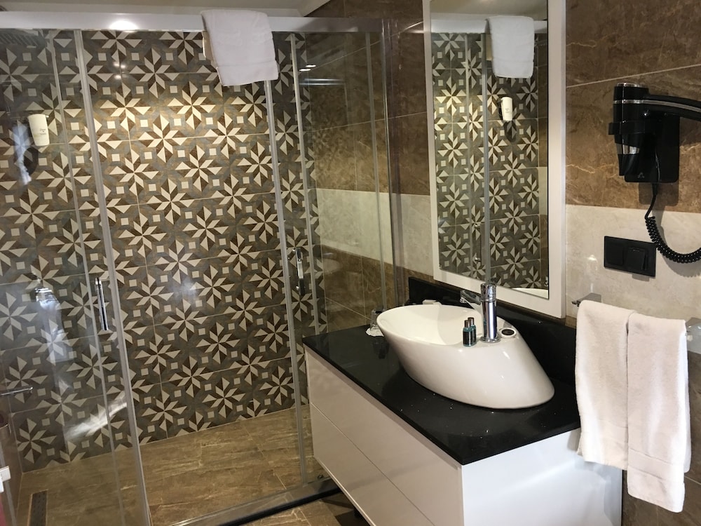 Grand Vaves Hotel 7/58