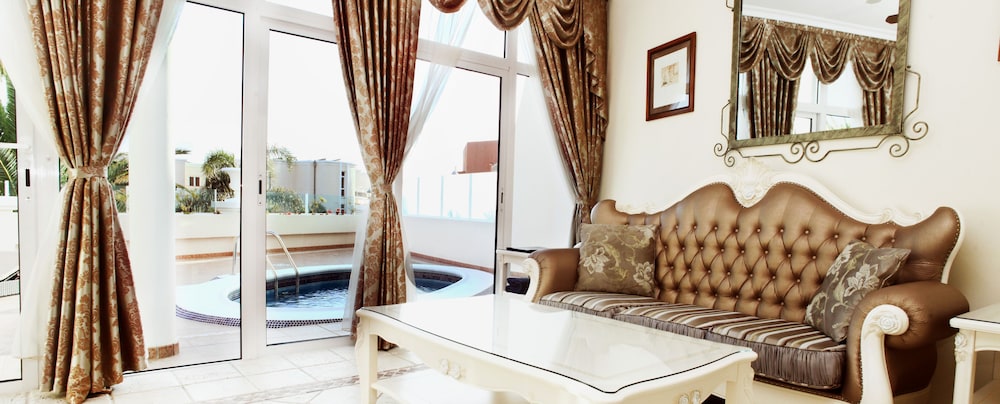 Flamingo Suites 33/50