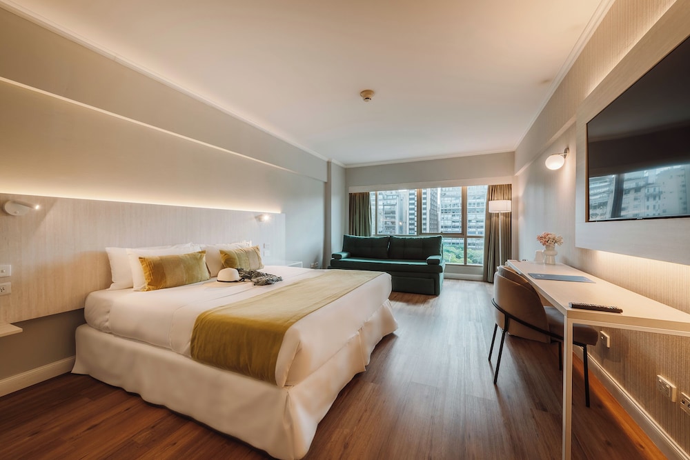Superior, Queen Bed, Avenue View, Sofa