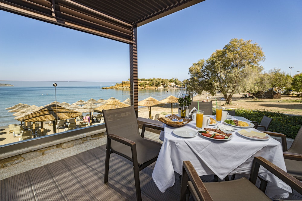 Golden Bay Suites 50/67