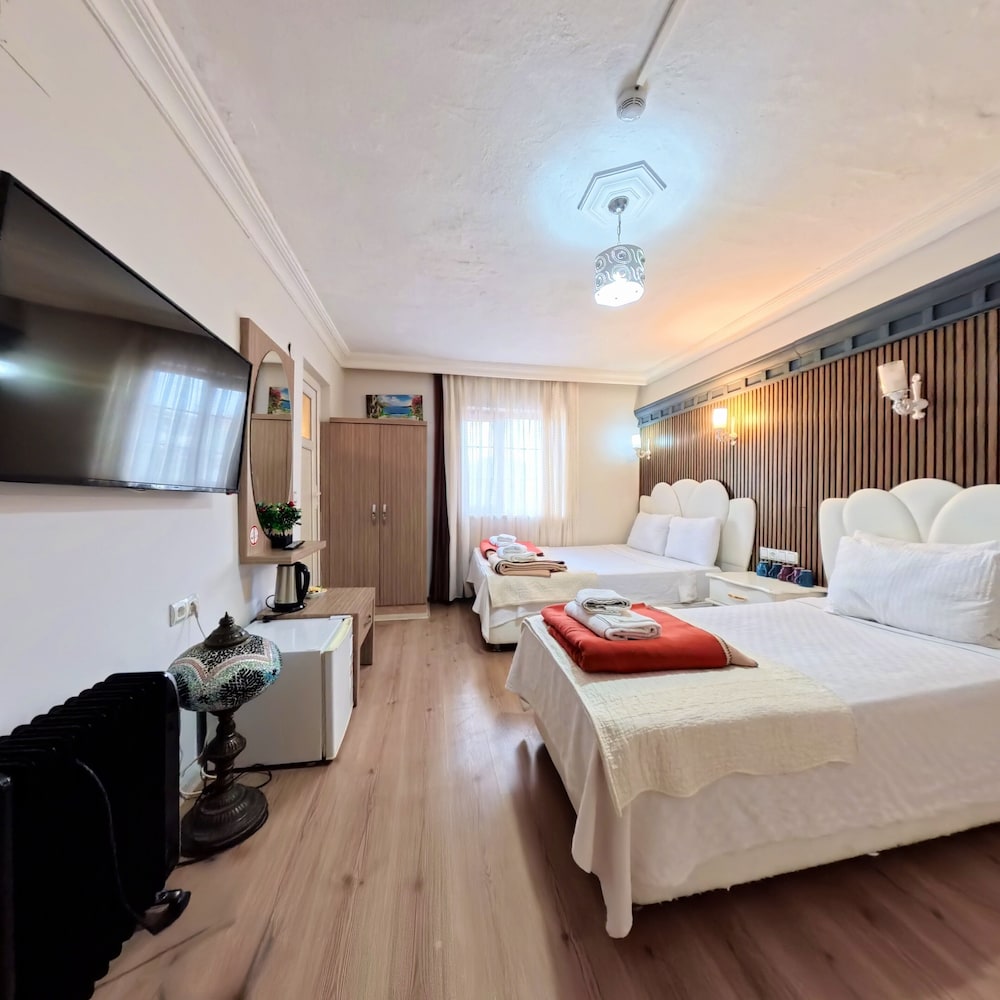 1 BEDROOM, FAMILY SUITE, CITY VIEW
