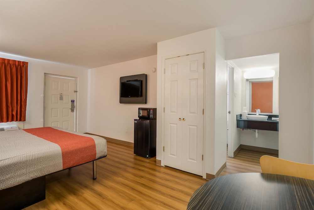 Motel6 Beaumont, TX 19/61
