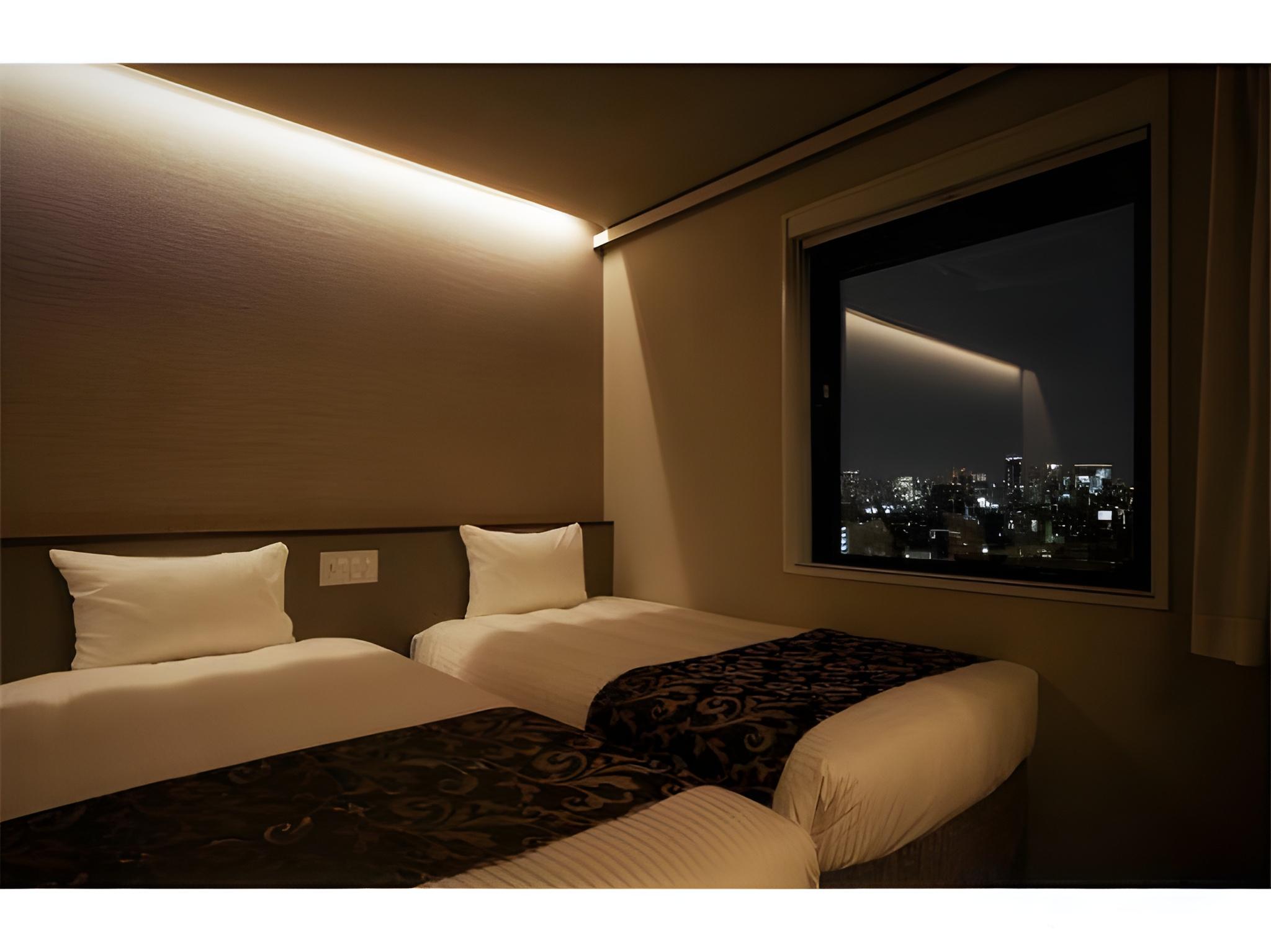 Moderate, Twin Beds, Bathtub