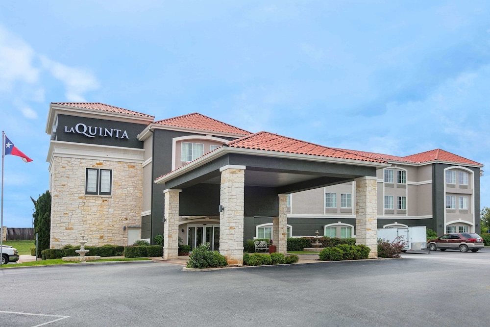 La Quinta Inn & Suites by Wyndham Fredericksburg 3/48