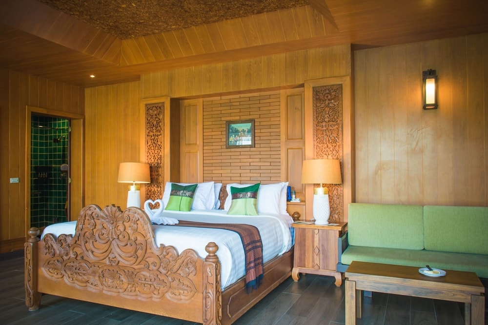 Pool, Executive, Suite, King Bed, Sea View