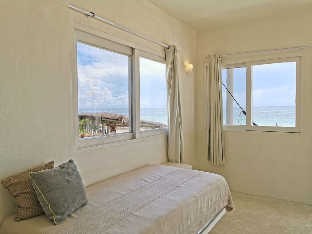 DELUXE, SUITE, OCEAN FRONT