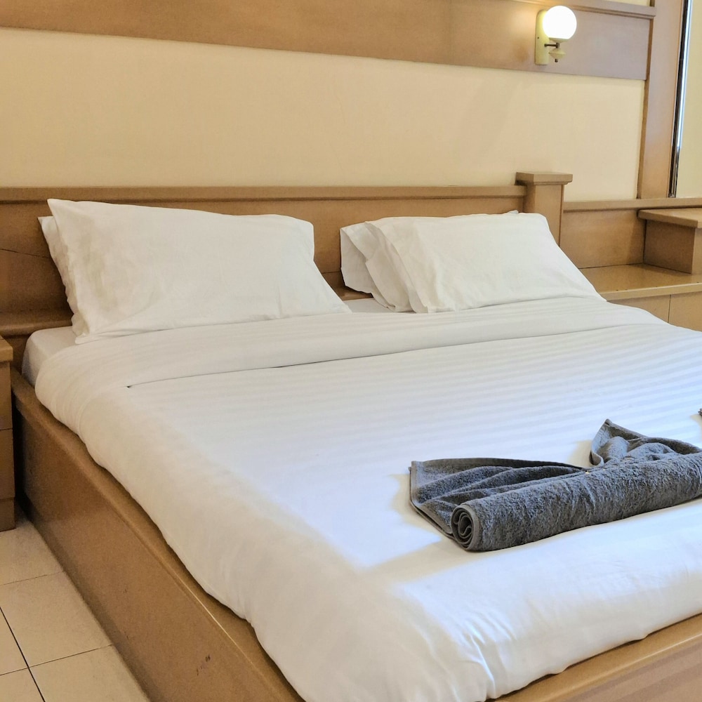Hotel Kencana Jaya by ZUZU 10/50