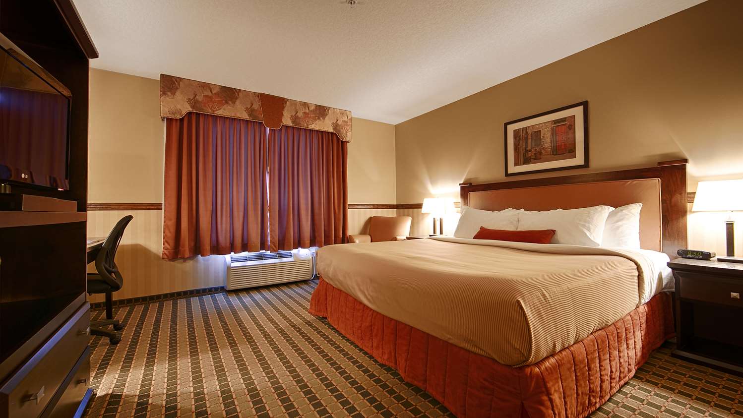 غرفة بسرير كينج بحوض جاكوزي، Best Western Diamond Inn 2/4