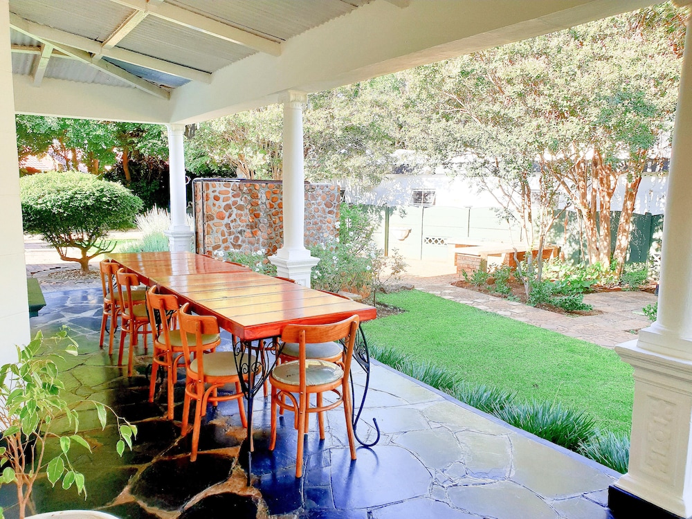 Bauhenia Guesthouse 29/32