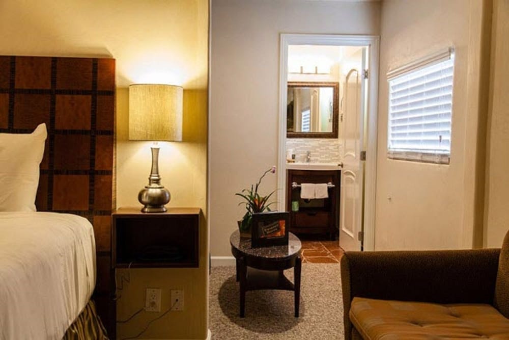 Vendange Carmel Inn and Suites 45/55
