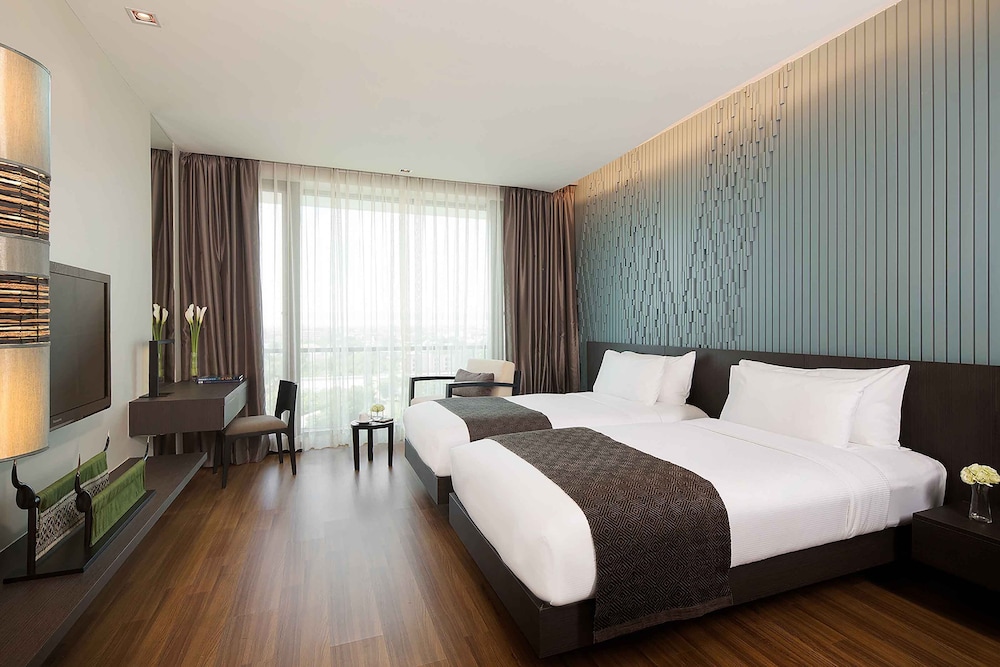Avani Skyline Twin Room