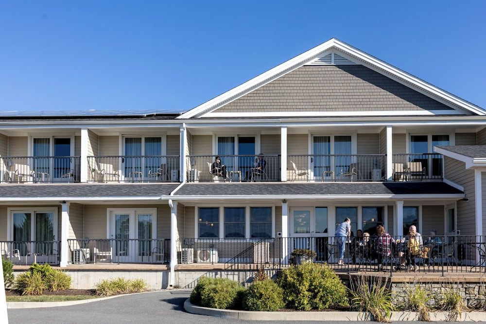 Belfast Harbor Inn 6/64