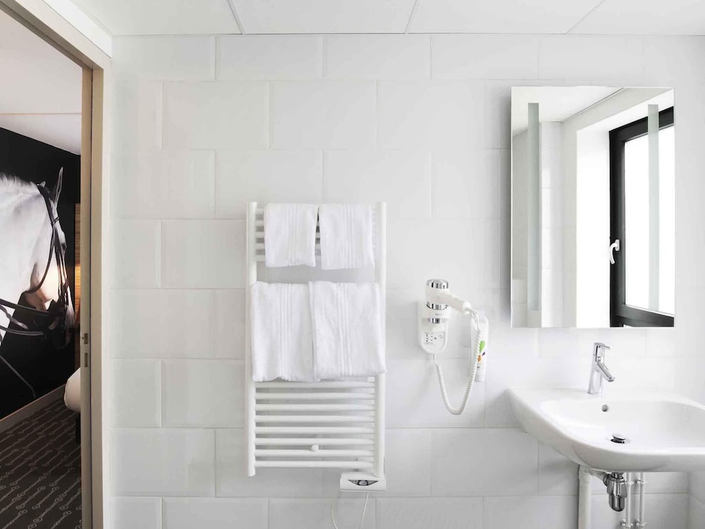 ibis Styles Laval Centre Gare 65/67