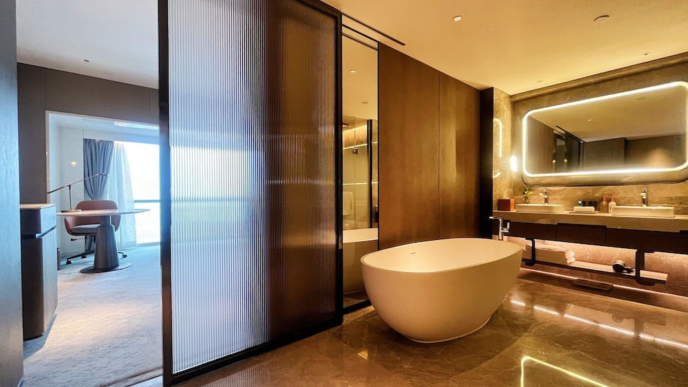 Crowne Plaza Hohhot City Center 42/76