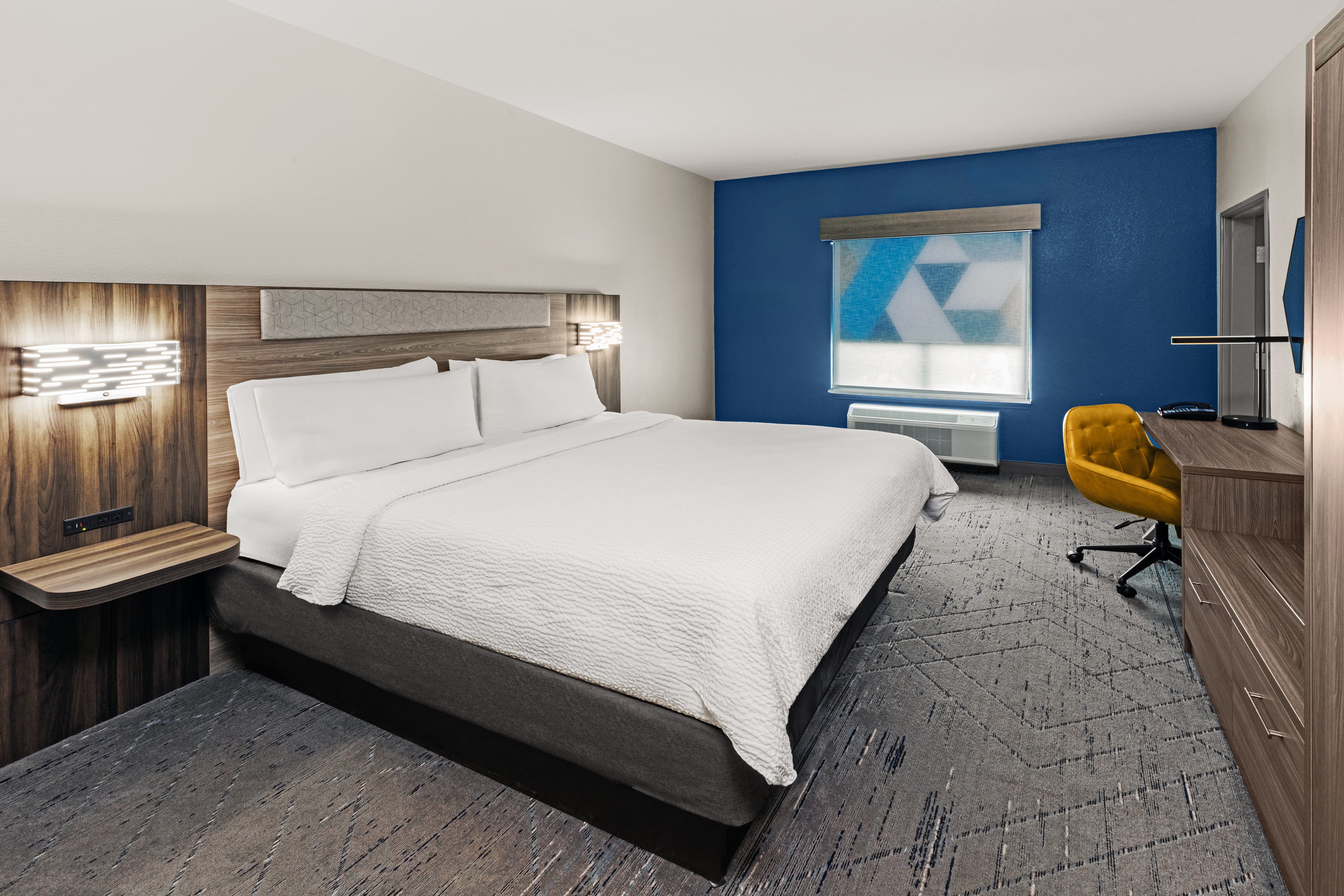 Holiday Inn Express Suites San Antonio Se By At T Center 24/73
