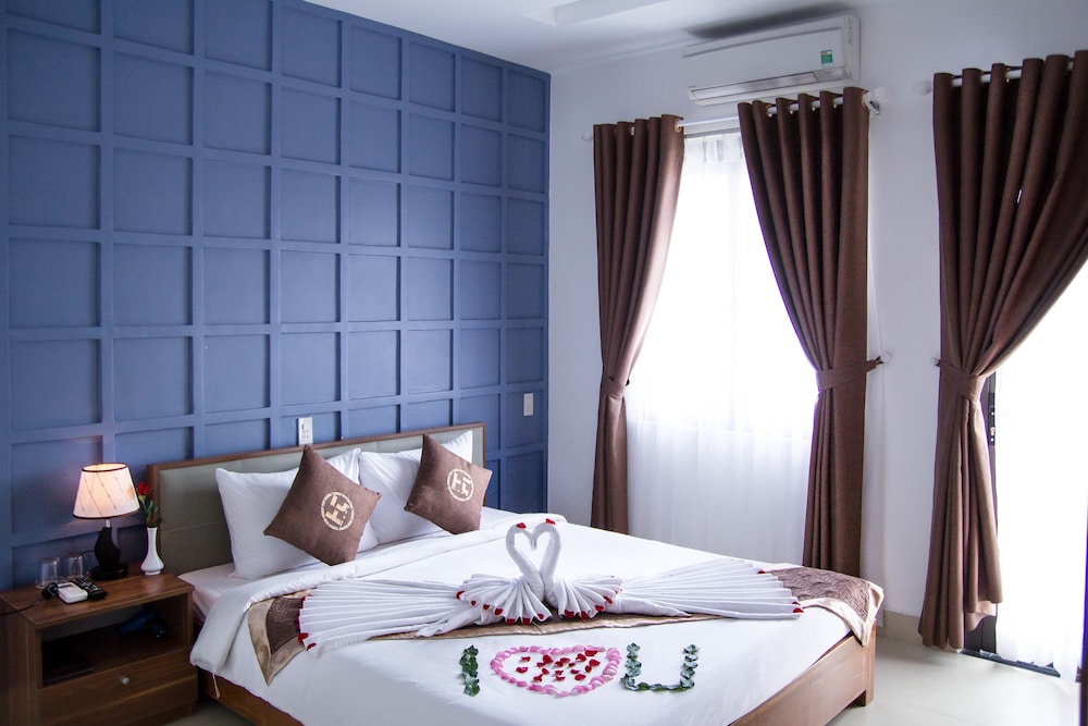 Poetic Hue Hotel 18/50