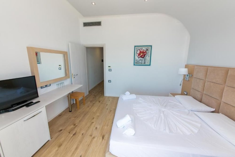 Hotel Saranda Palace 26/70