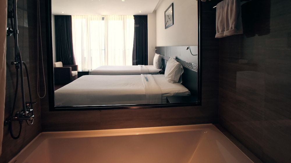 Sea Garden Hotel 32/65