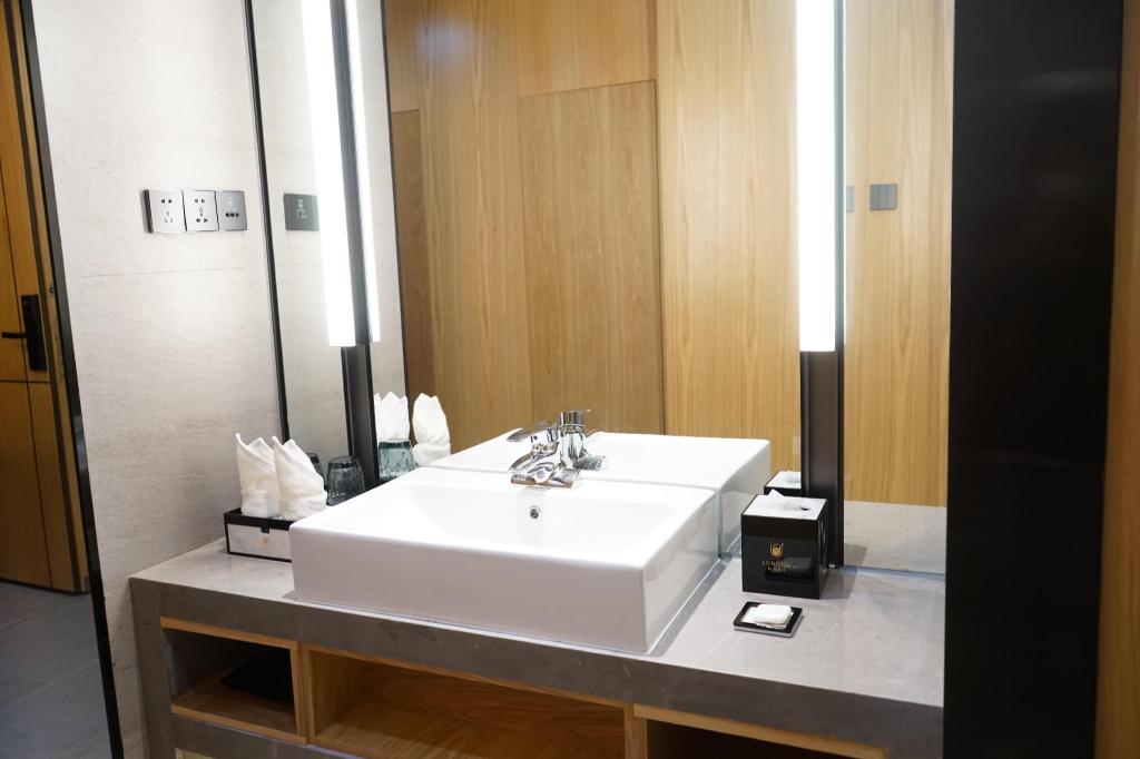Rezen Longuu Hotel (Zhaoqing Qixingyan scenic spot store) 47/48