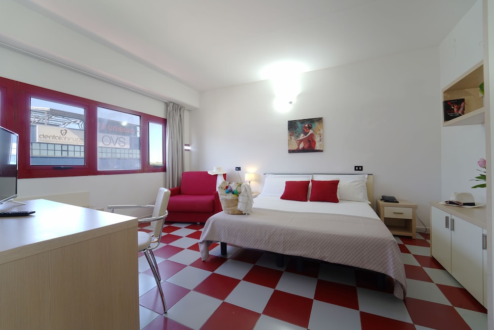 Room, Quadruple, Queen and Twin Beds