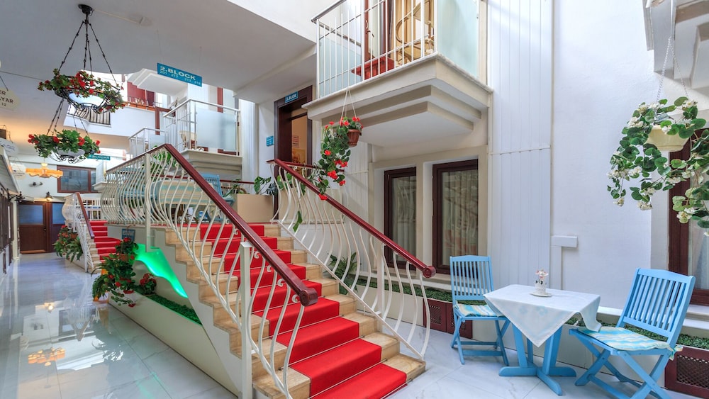 Ata Park Hotel 63/67